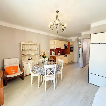 Apartment T2 Sur Le Port De Avec Garage *