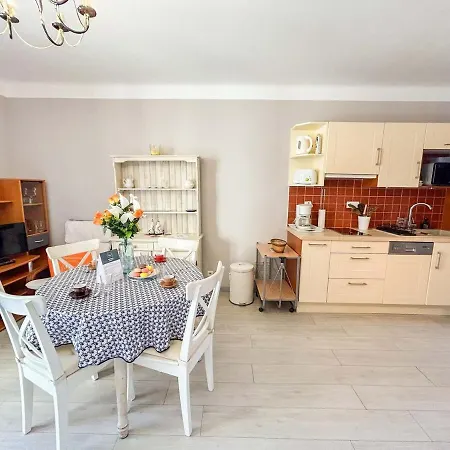 T2 Sur Le Port De Avec Garage شقة *