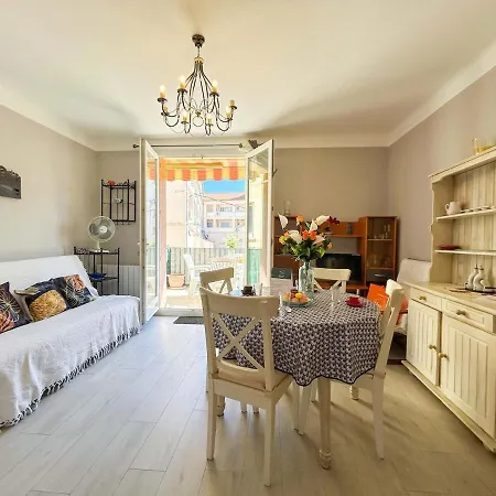 T2 Sur Le Port De Avec Garage شقة *