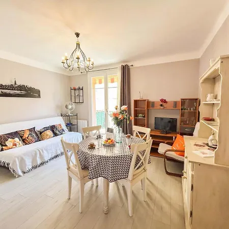 T2 Sur Le Port De Avec Garage شقة